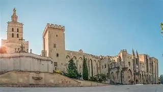 Image for Avignon : La Cité des Papes, Un Voyage Inoubliable en Provence