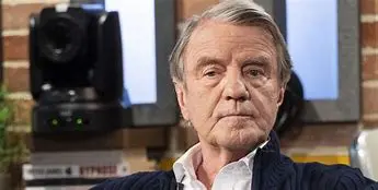 Image for Bernard Kouchner : Médecin, Politique et Figure Controversée