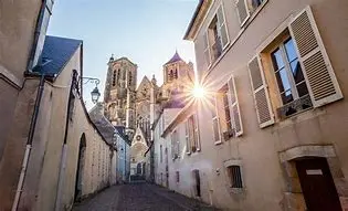 Image for Bourges : Un Voyage au Cœur de l'Histoire et de l'Art
