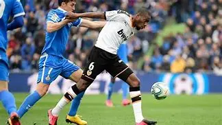 Image of Geoffrey Kondogbia : Parcours d'un Colosse au Coeur de l'Entrejeu
