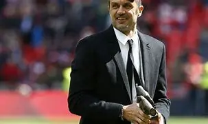 Image of Paolo Maldini : Légende du football italien et icône de l'AC Milan