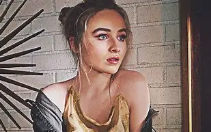 Image of Sabrina Carpenter : Actrice, Chanteuse et Icône de la Génération Z