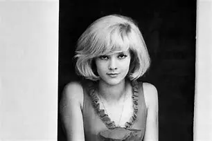 Image of Sylvie Vartan : Icône Yéyé, Actrice et Femme engagée